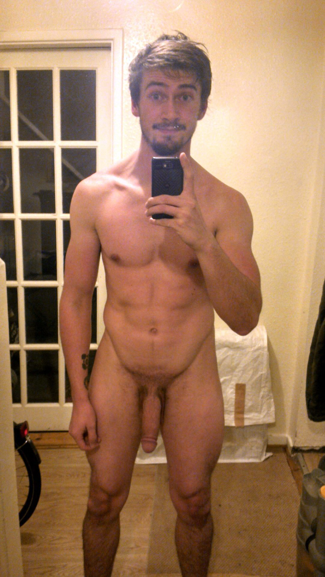 hung naked selfie free hd photo